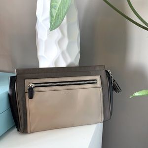 Coach tri-tone clutch